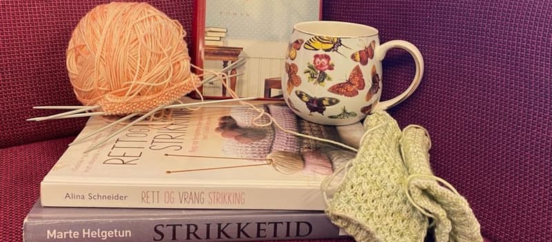 Strikkekafé - håndarbeid og høytlesning